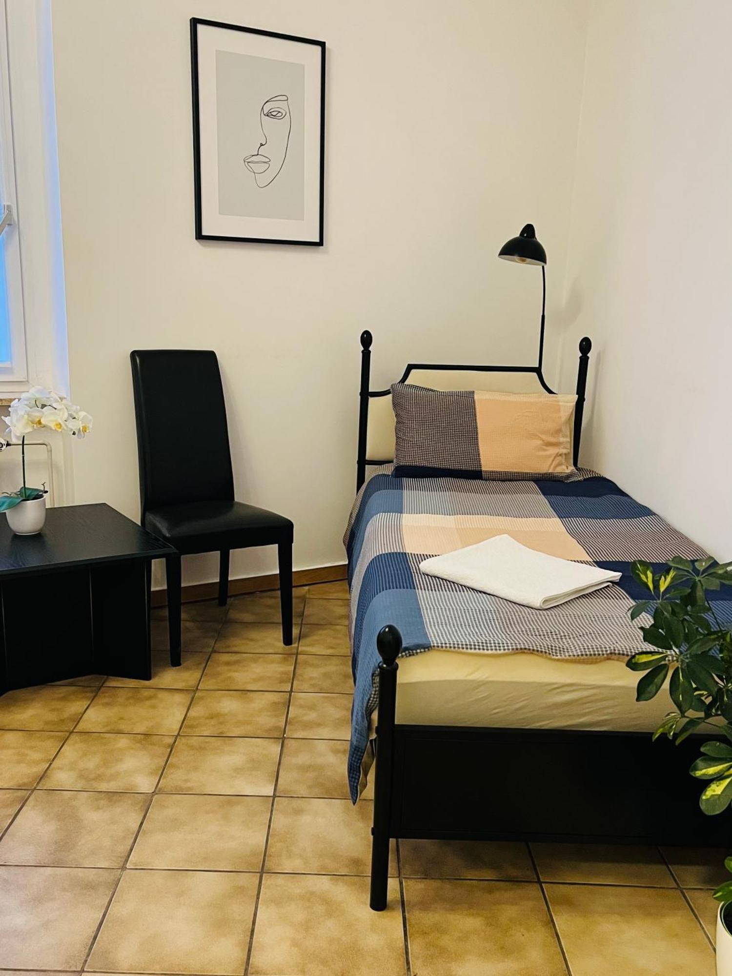 Nostalgie Apartment - 3 Zimmer, 5 Betten, 7 Personen, Kontaktloses Einchecken, Netflix 伍珀塔尔 外观 照片